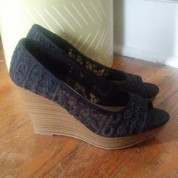 American Eagle Wedges - Picture 4 of 7